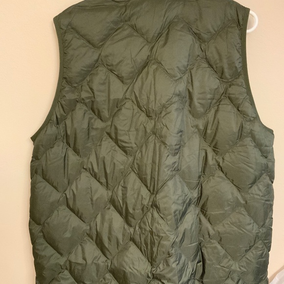 Uniqlo Women's Olive Quilted Vest - Picture 4 of 5